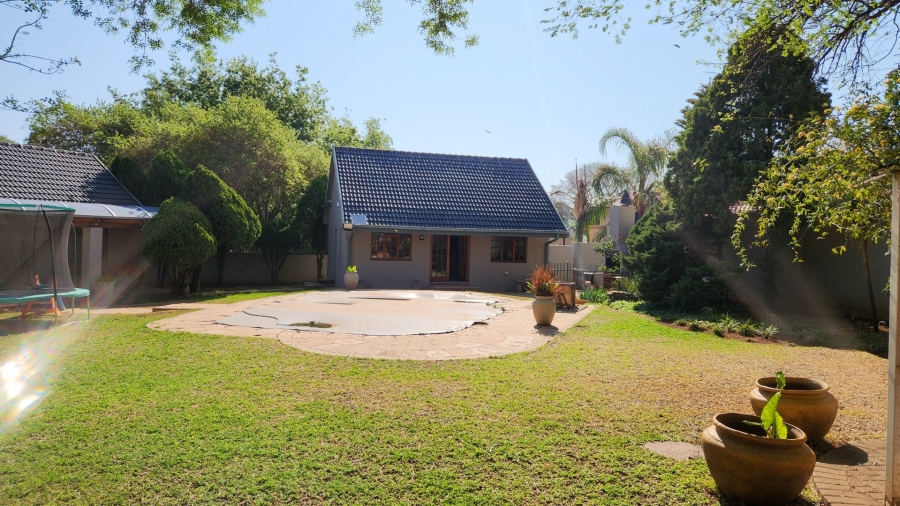 5 Bedroom Property for Sale in Wilkoppies North West